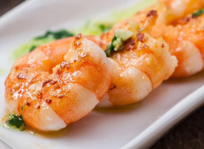 الروبيان المشوي بتتبيلة الصلصة