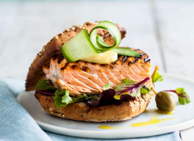 برجر السلمون بالكاجون