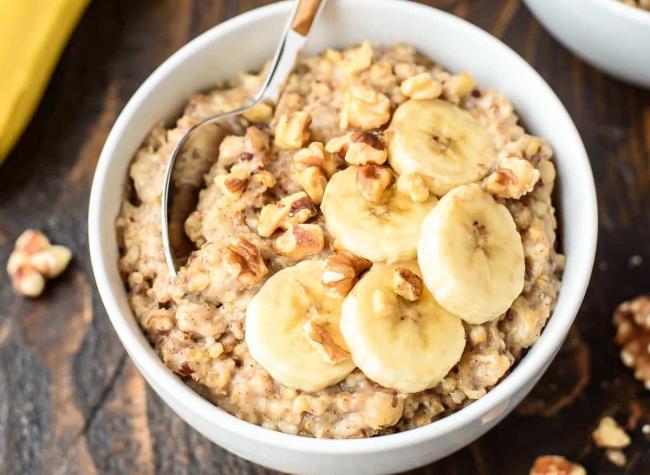 الشوفان بالموز والقرفة