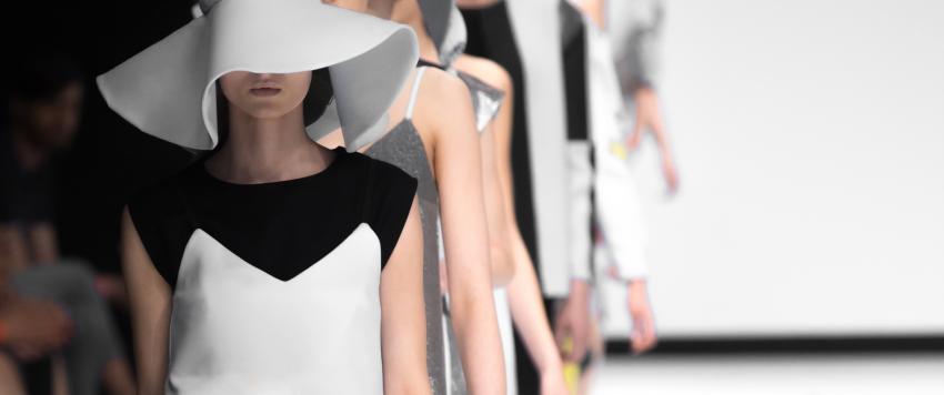 عرض أزياء ميلانو