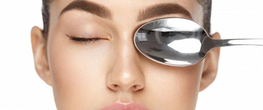 إليك سبب الاحتفاظ بملعقة في حقيبة مكياجك!