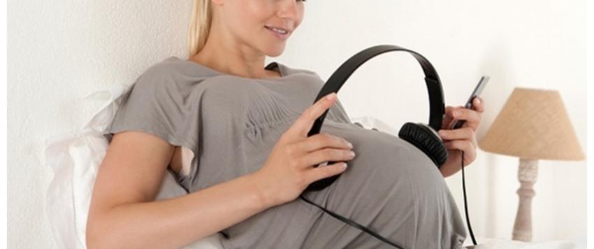 حامل والموسيقى