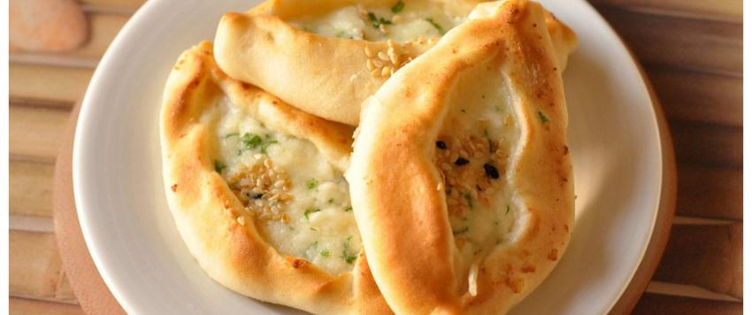 فطائر بالجبنة