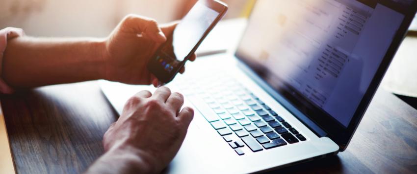 تنظيف اللاب توب والهاتف