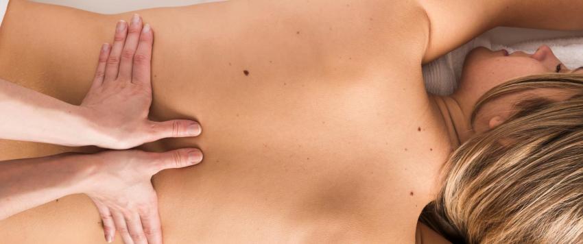 ما مقدار الضغط الذي نحتاجه حقاً في المساج؟