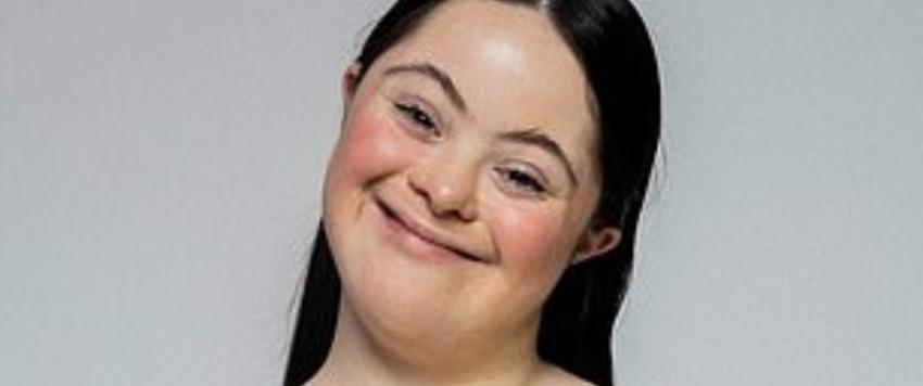 عارضة الأزياء إيلي غولدشتاين