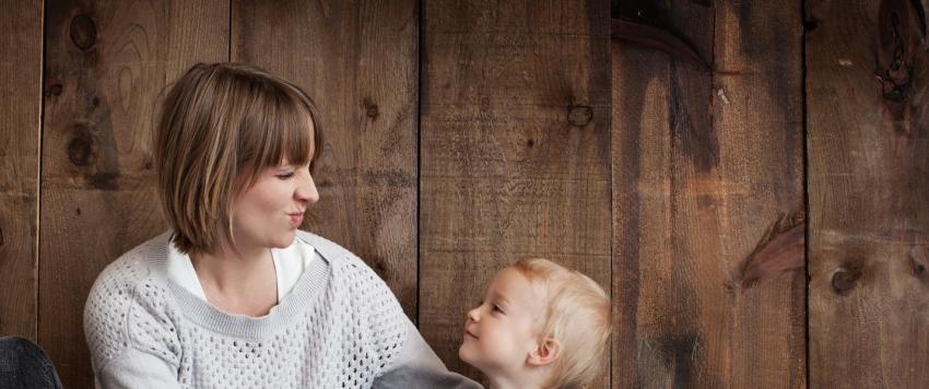 متى يصبح الطفل الرضيع قادرًا على معرفة اسمه؟