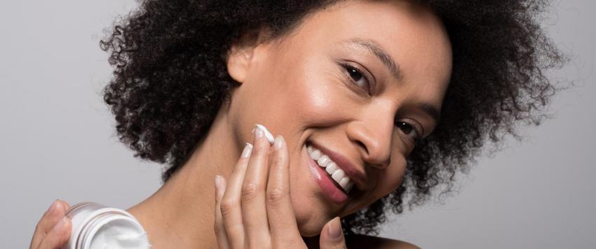 تجنبي هذه المكونات في منتجات العناية بالبشرة والشعر