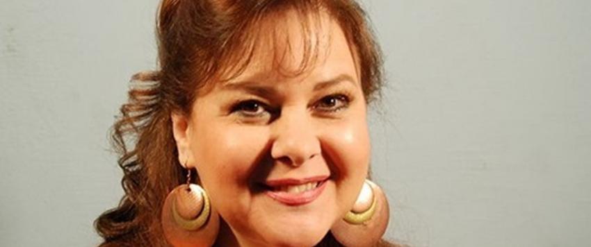 دلال عبدالعزيز