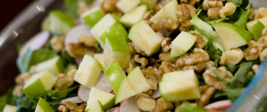 سلطة التفاح والجوز!