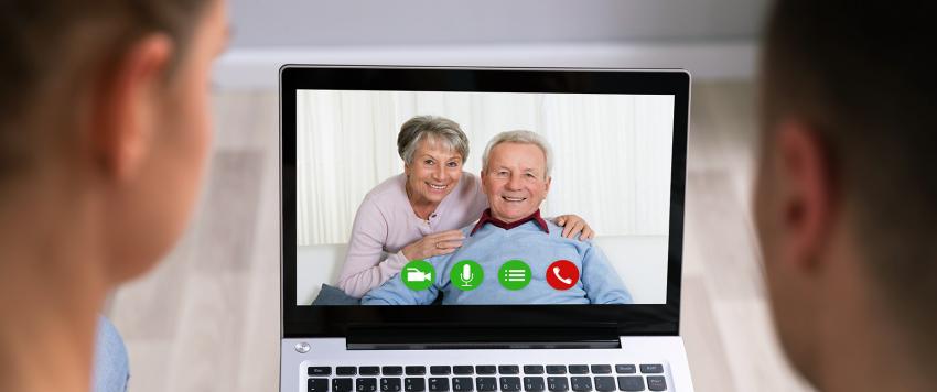 نصائح للتواصل عن بُعد مع شخص عزيز على قلبك ومصاب بمرض الزهايمر