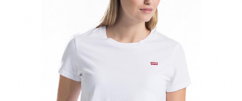 5 أفكار مختلفة لارتداء التيشرت الأبيض بطرق مختلفة