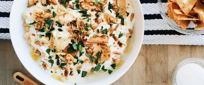 فتة اللحم بالزبادي