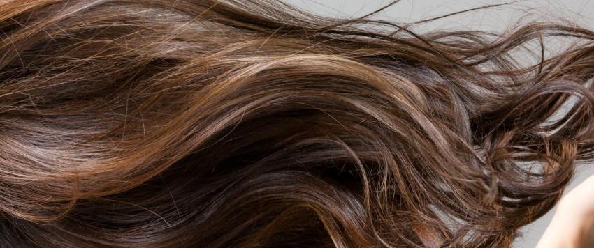 5 عادات بسيطة تعزز نمو شعرك