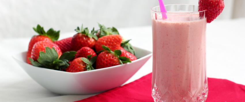 عصير السموثي فراولة