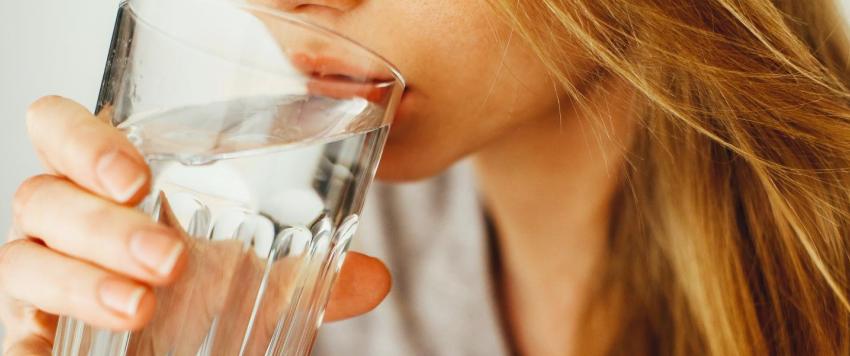 مشاكل صحية تحدث للجسم بسبب قلة شرب الماء