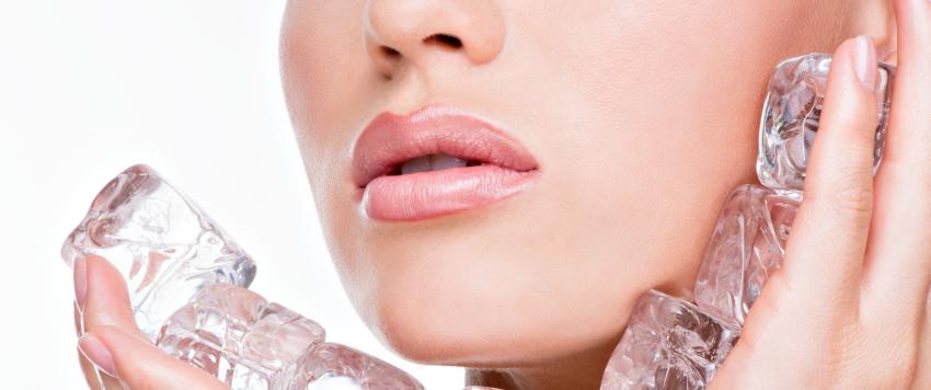 أحدها التخلص من الهالات السوداء.. فوائد الثلج للبشرة