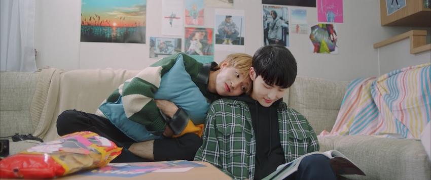 المغني الكوري هولاند