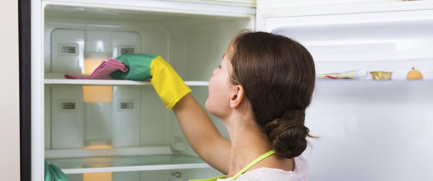 طريقة تنظيف الثلاجة من الداخل بسهولة
