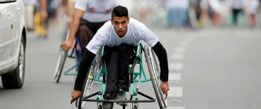  قعيد يحطم رقمًا قياسيًا بتنفيذ تمرين التدلي لمدة 16 دقيقة (فيديو)