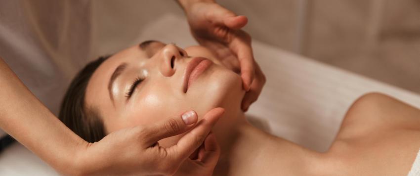 8 من فوائد تدليك الوجه..تعرفي عليها