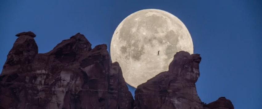 المتسلق الأمريكي آندي لويس يقوم بعرض الموت  