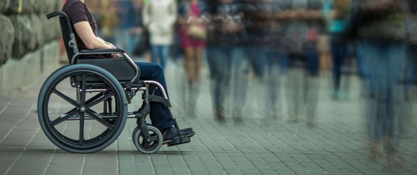 ابتكار وسيط لاسلكي بين الدماغ والكمبيوتر يمنح المصابين بالشلل القدرة على الكتابة بعقولهم