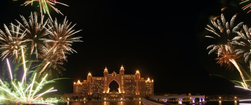 ألعاب نارية في "ذي بوينت" احتفالاً بنجاح الأسبوع الأول من مفاجآت صيف دبي ألعاب نارية في "ذي بوينت" احتفالاً بنجاح الأسبوع الأول من مفاجآت صيف دبي