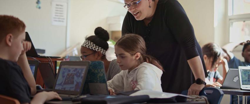 فوائد وأضرار الإنترنت للأطفال