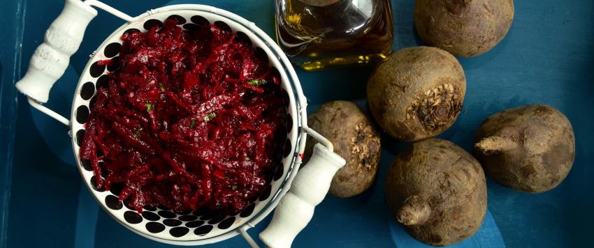 زيني سفرتكِ بسلطة الشمندر مع جبة الـ"فيتا"