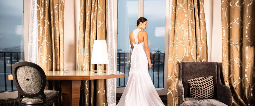 نجمات اخترن إطلالة العروس للسجادة الحمراء  