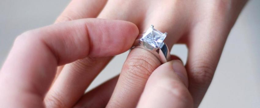 5 طرق لنزع الخاتم من الإصبع المتورم