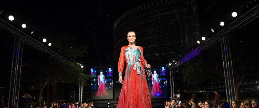 مجموعة إيلي صعب لخريف 2020.. أناقة كلاسيكية بلمسة أنثوية 