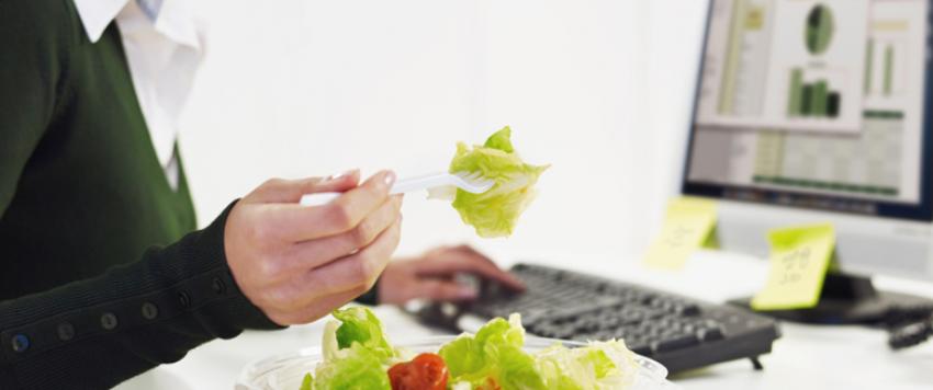 6 نصائح لضمان سلامة الطعام الذي تتناوله في المكتب