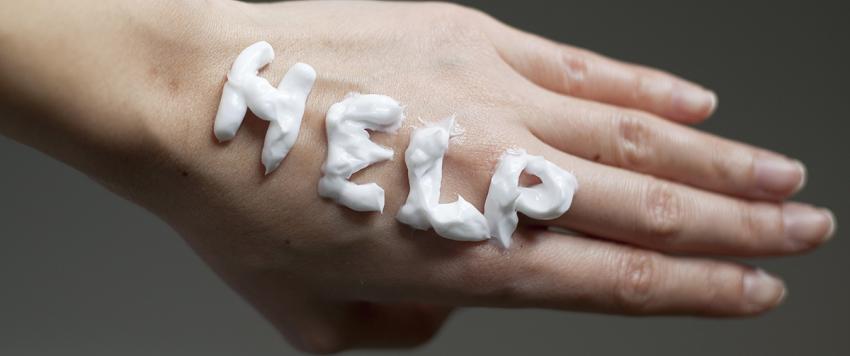 7 أطعمة ومشروبات تجنبها للحد من جفاف الجلد في الشتاء