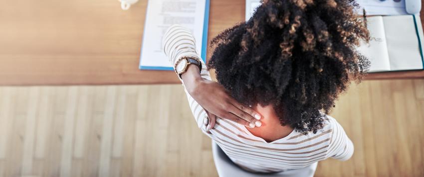 ما هو انحراف العمود الفقري وكيف يتم علاجه؟ 