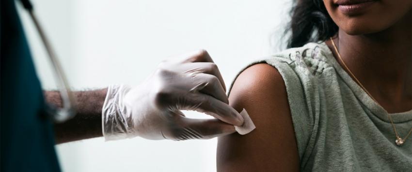 هذا ما عليكِ ارتدائه في يوم تلقي لقاح "كورونا"