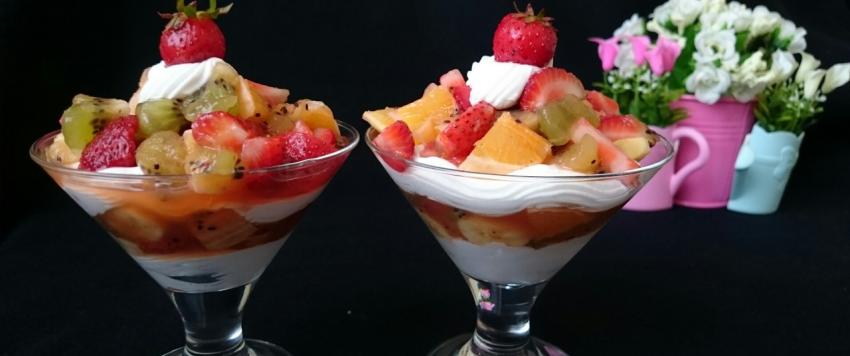 سلطة الفواكه بالكريمة