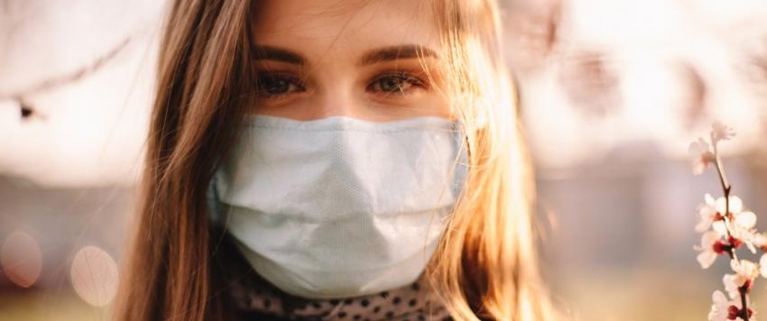 تعرفي على الطريقة الصحيحة لوضع المكياج تحت قناع الوجه