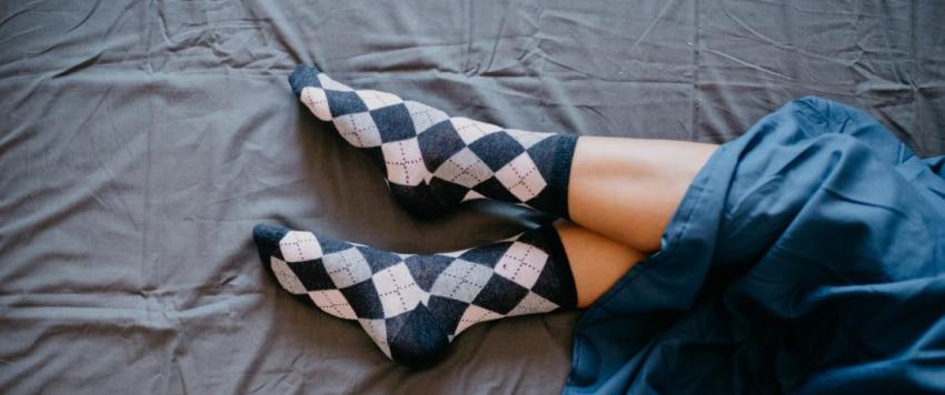 تعرف على فوائد ممارسة العلاقة الحميمة في الشتاء