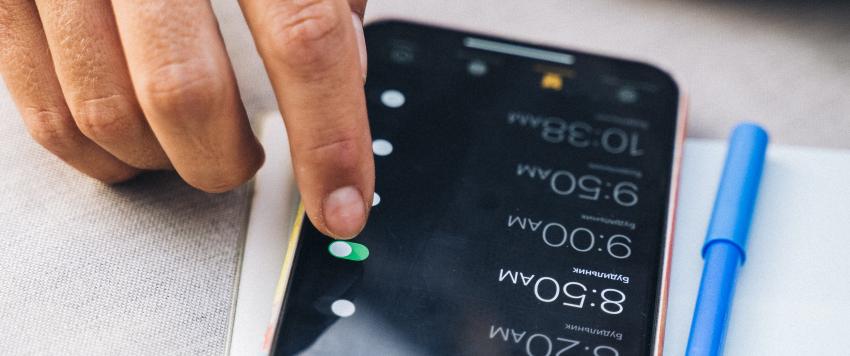 كيف يمكن التخلص من المنبه والاعتماد على نفسك للاستيقاظ في الصباح؟