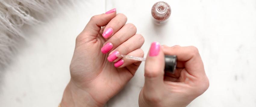 أضرار طلاء الأظافر