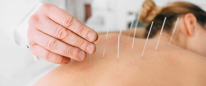 يوتيوبر مغربية تصاب بـ"الشلل" بسبب جلسة علاج طبيعي!