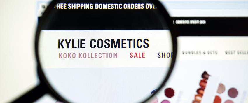 بعد كيم كارداشيان.. كايلي جينر توقف شحن منتجات علامتها التجميلية بسبب "كورونا" (صور)