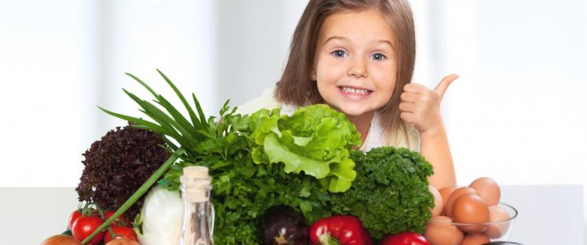 7 أطعمة مفيدة لنمو دماغ الطفل..تعرفي عليها