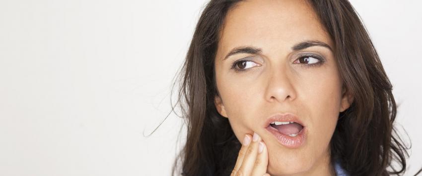 علاجات منزلية للتخلص من آلام اللثة والأسنان  