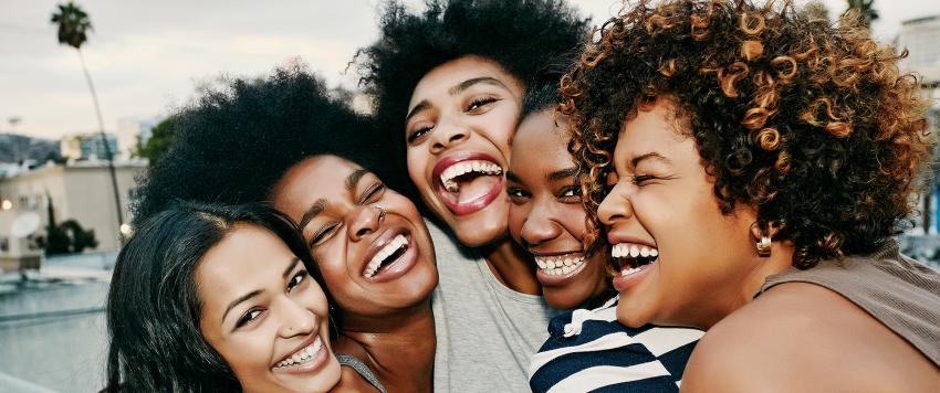 نساء يشاركن تجربتهن مع الشك الذاتي