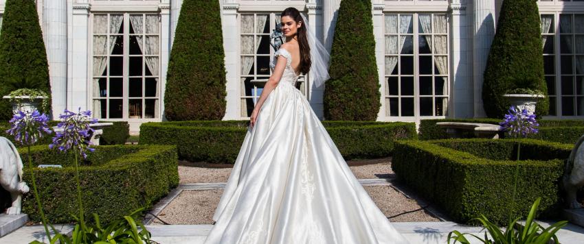 إليكِ أبرز صيحات فساتين الزفاف لخريف 2021