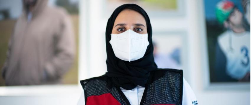 حمدة الحمادي مسعفة دبي التي تفرغت لمواجهة كوفيد 19