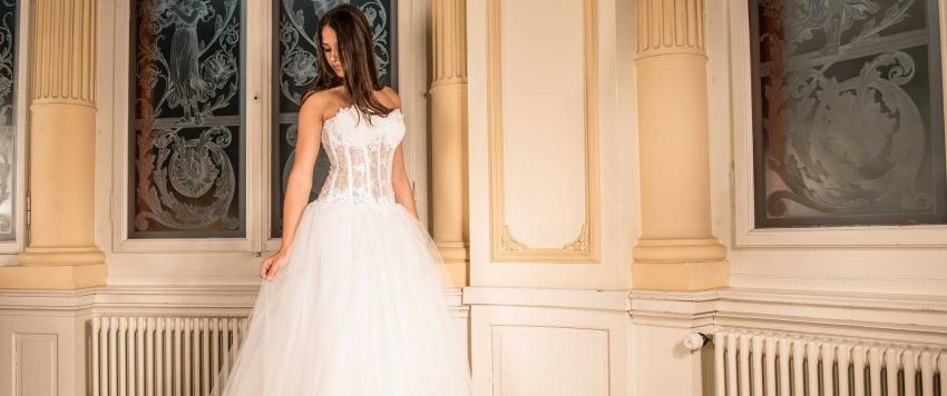 إطلالات الفنانات بالفستان الأبيض